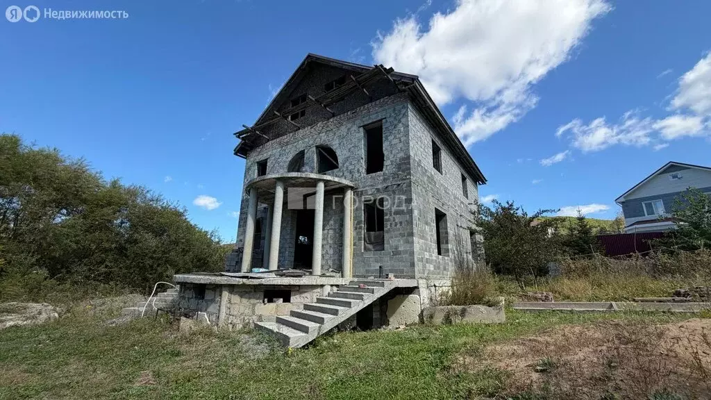 Дом в Артём, Светлогорская улица, 108 (220 м) - Фото 1