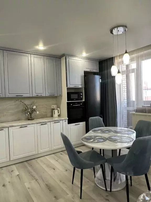 2-к кв. Омская область, Омск ул. 1-ой Красной Звезды, 79 (66.0 м) - Фото 1