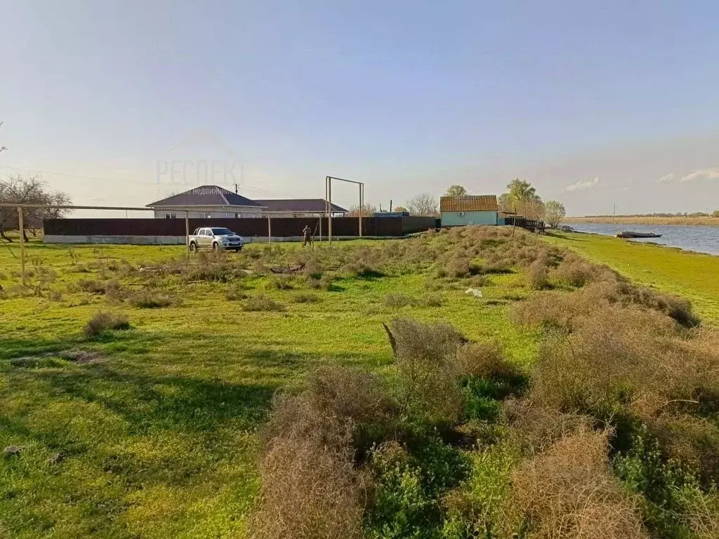 Участок в Астраханская область, Камызякский район, с. Лебяжье ул. ... - Фото 1