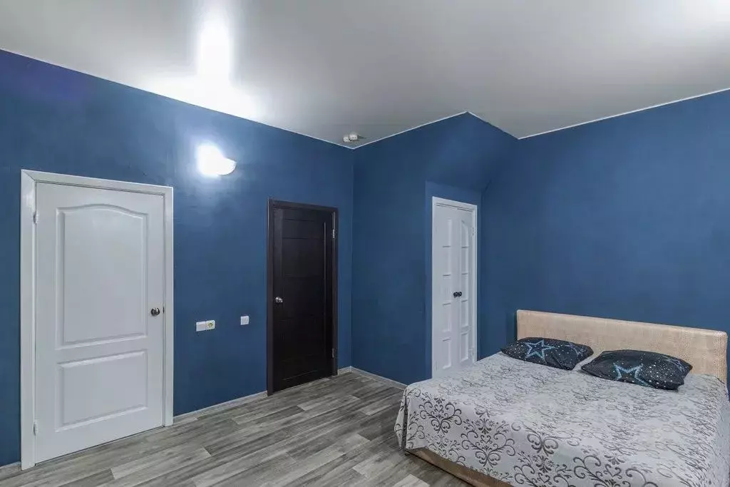 Дом в Омская область, Омск Городок Нефтяников мкр, ул. 50 лет Октября, ... - Фото 1