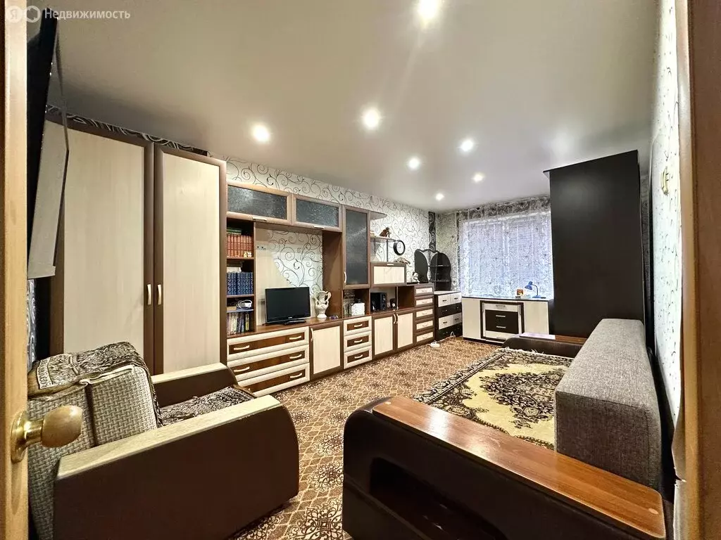 3-комнатная квартира: Саяногорск, микрорайон Заводской, 35 (59 м) - Фото 1