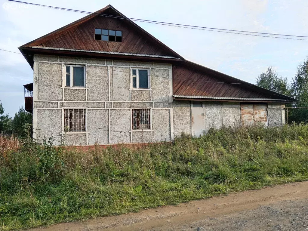 Дом в Ревда, улица Ревдинского Рабочего, 82 (244.7 м) - Фото 0