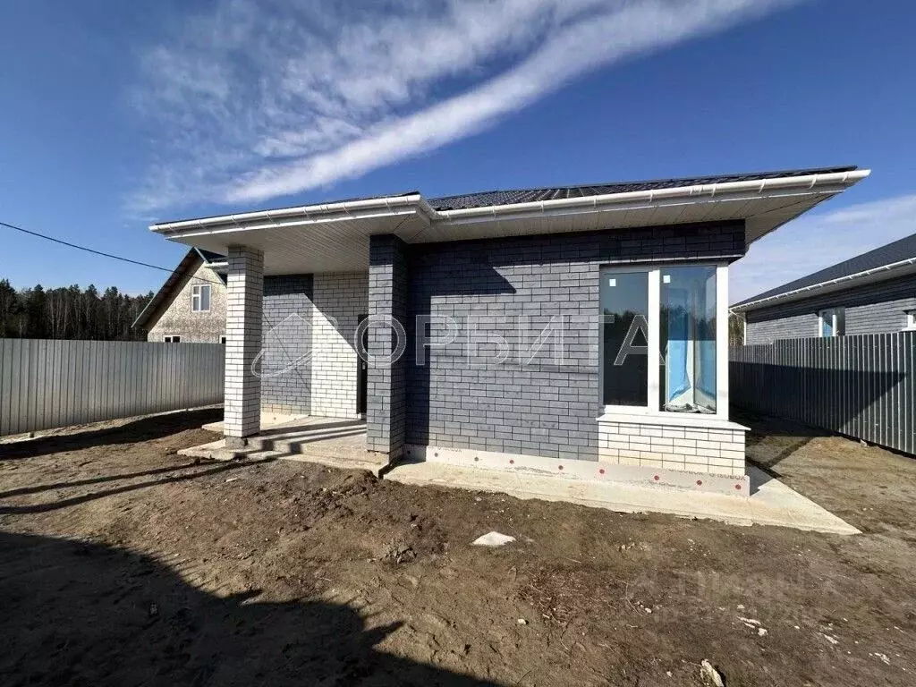 Дом в Тюменская область, Нижнетавдинский район, с. Тюнево  (100 м) - Фото 1