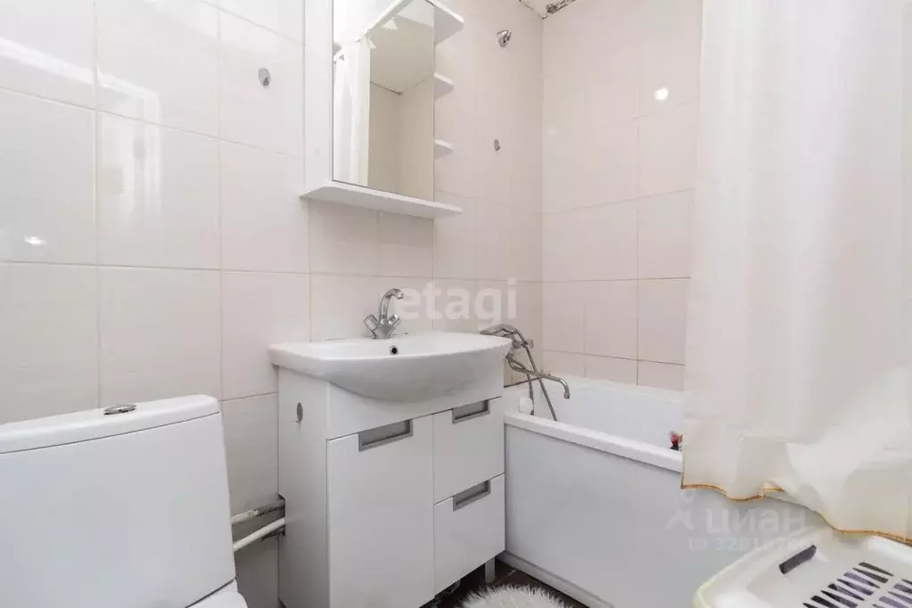 2-к кв. Тюменская область, Тюмень ул. Осипенко, 41 (43.4 м) - Фото 1