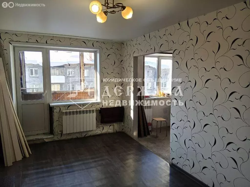 2-комнатная квартира: Междуреченск, улица Пушкина, 27 (43 м) - Фото 0