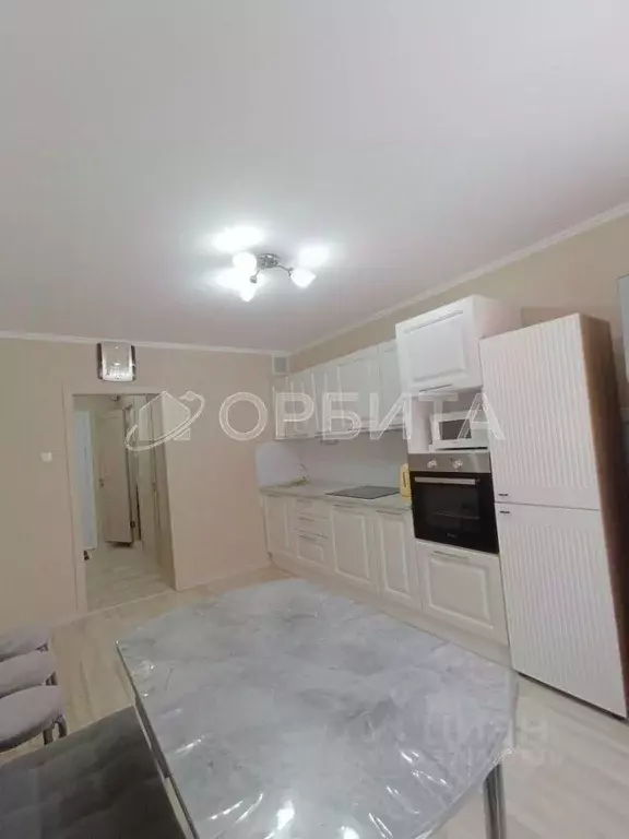 2-к кв. Тюменская область, Тюмень 6-й мкр, ул. Валерии Гнаровской, 8 ... - Фото 1