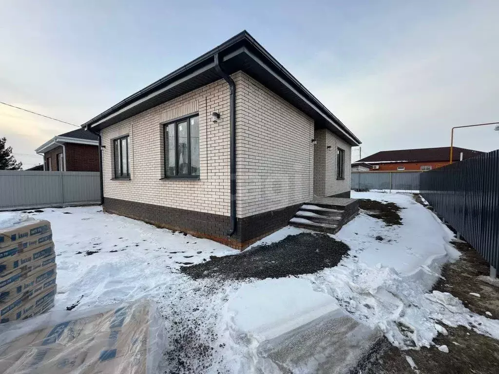 Дом в Ростовская область, Неклиновский район, с. Новобессергеневка ул. ... - Фото 1