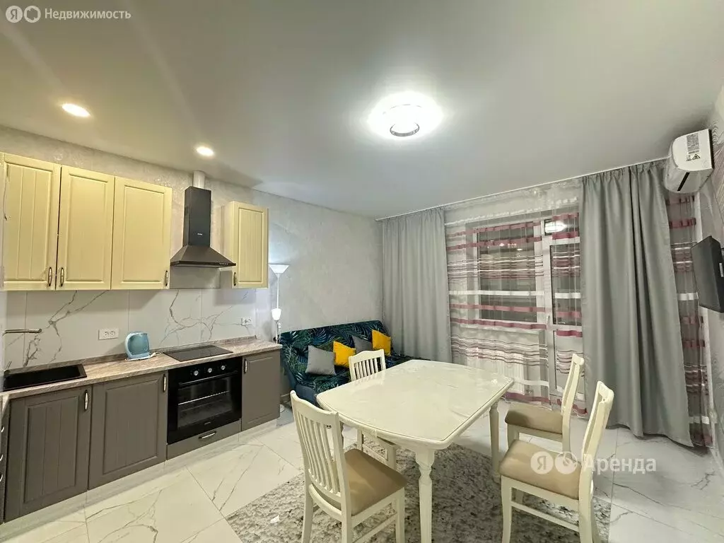 2-комнатная квартира: Краснодар, Домбайская улица, 55к2 (61 м) - Фото 0