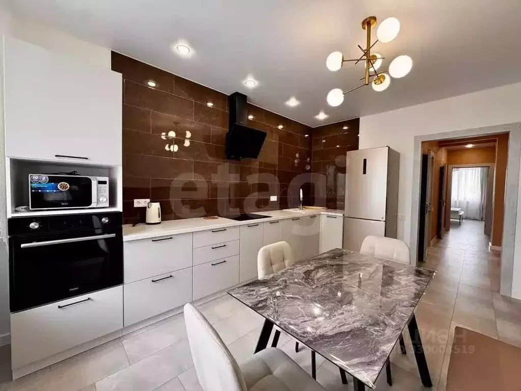 2-к кв. Тюменская область, Тюмень ул. Республики, 204к10 (65.9 м) - Фото 1