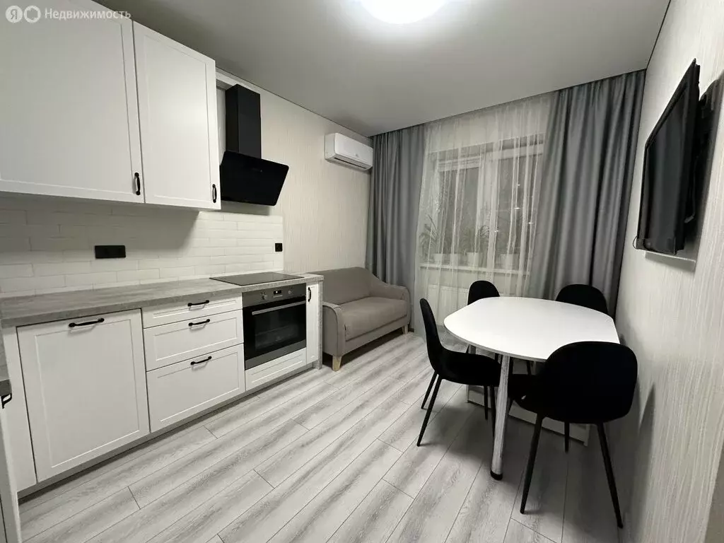 2-комнатная квартира: Химки, улица Академика Грушина, 10 (68 м) - Фото 1