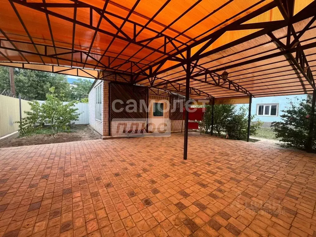 Дом в Астраханская область, с. Красный Яр ул. Зои Ананьевой, 65В (201 ... - Фото 2