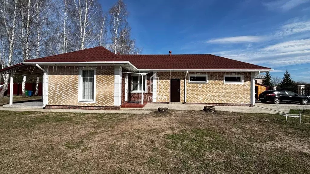 Дом в Белгородская область, Старооскольский городской округ, с. ... - Фото 1