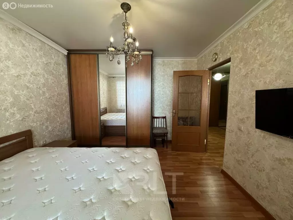 3-комнатная квартира: Махачкала, улица Ирчи Казака, 11А (70 м) - Фото 1