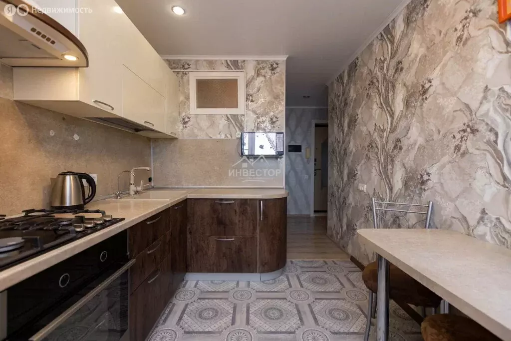 Квартира-студия: Челябинск, улица Калинина, 13 (52 м) - Фото 1