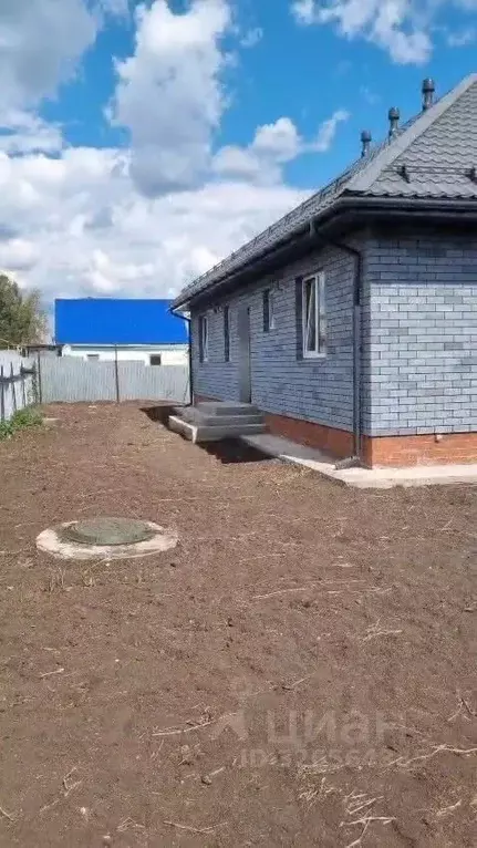 Дом в Свердловская область, Каменск-Уральский пос. Хозспособ, пер. 8-й ... - Фото 1