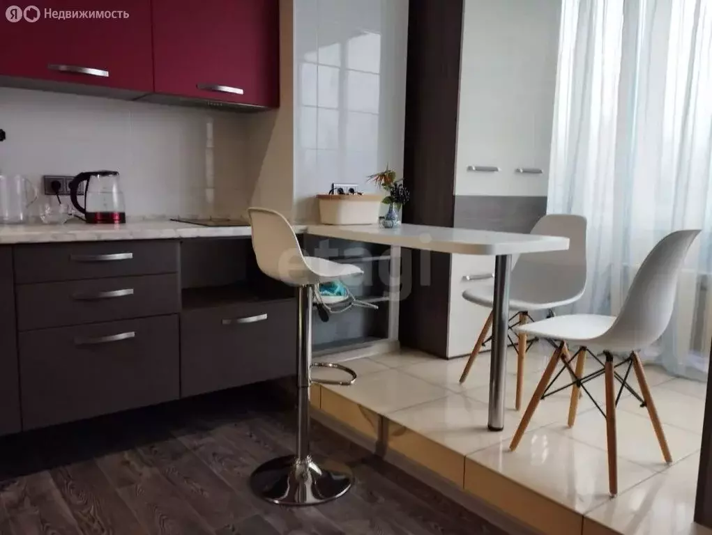 Квартира-студия: Омск, улица 10 лет Октября, 145А (32.7 м) - Фото 1