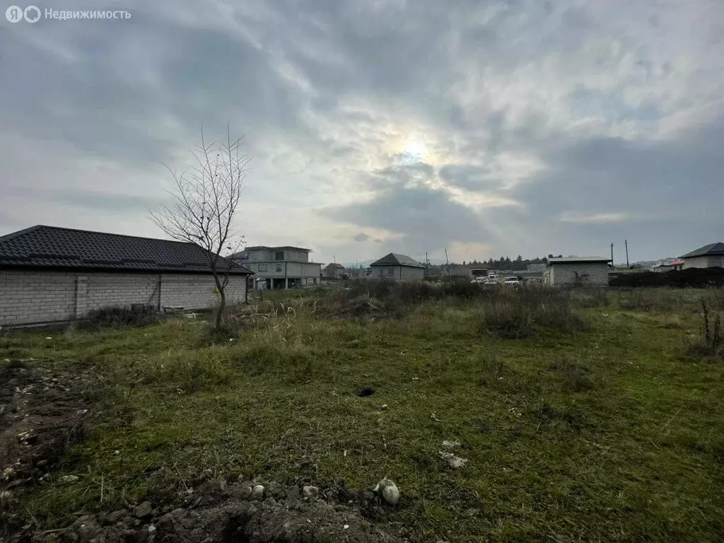 Участок в село Белая Речка, улица Биттирова (9.8 м) - Фото 1