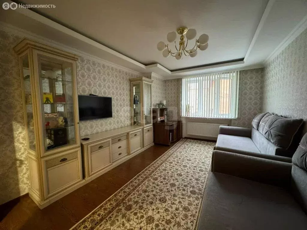 2-комнатная квартира: Владикавказ, улица Цоколаева, 36к4 (65 м) - Фото 1