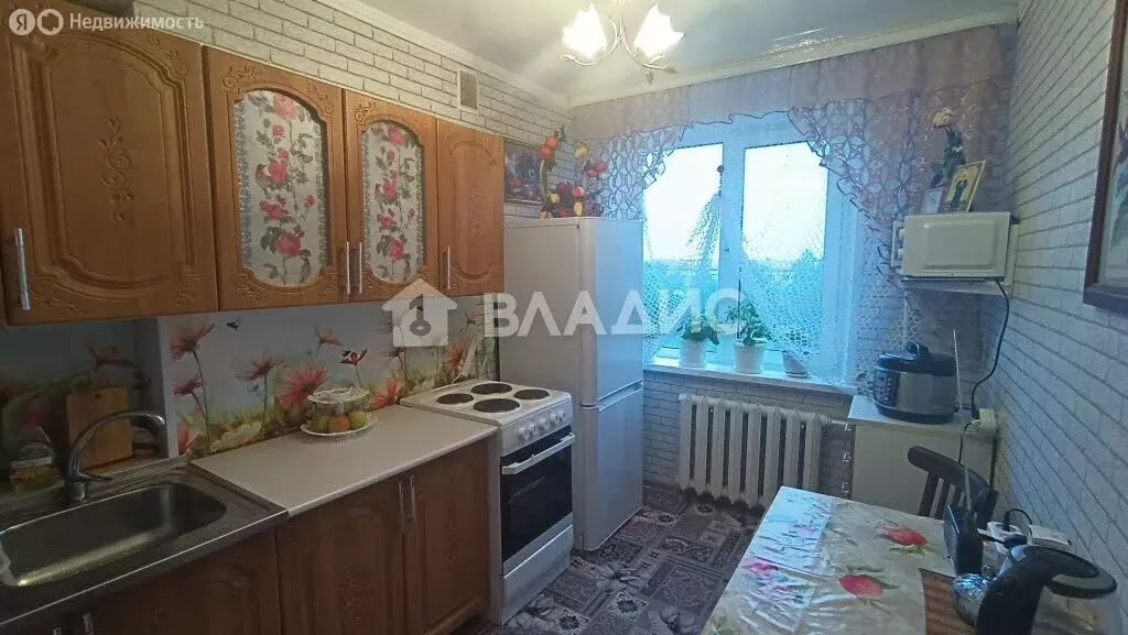 3-комнатная квартира: Тобольск, 6-й микрорайон, 11 (60.1 м) - Фото 0