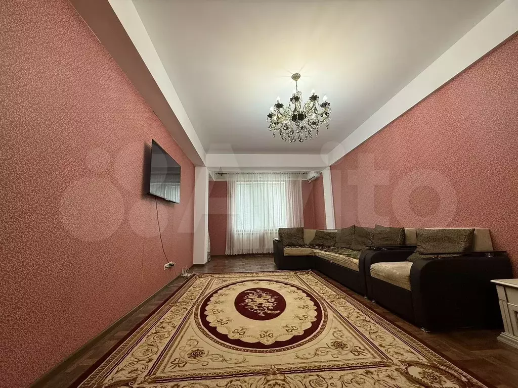 1-к. квартира, 52 м, 4/8 эт. - Фото 0