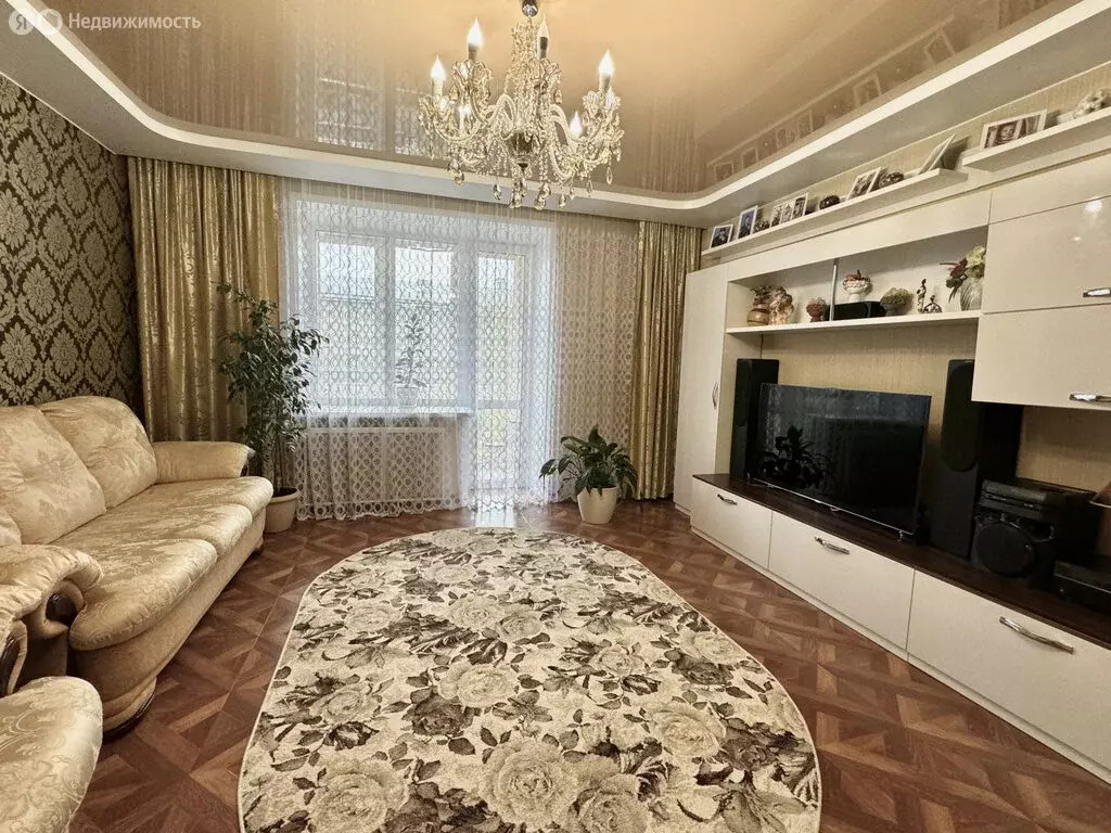 3-комнатная квартира: Киров, улица Защитников Отечества, 83 (90 м) - Фото 1