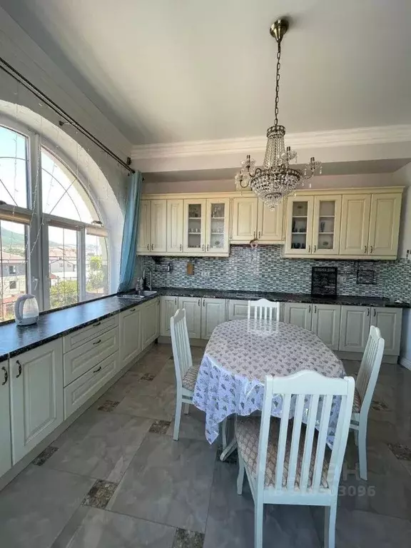 4-к кв. Краснодарский край, Геленджик Новороссийская ул., 75 (136.0 м) - Фото 0