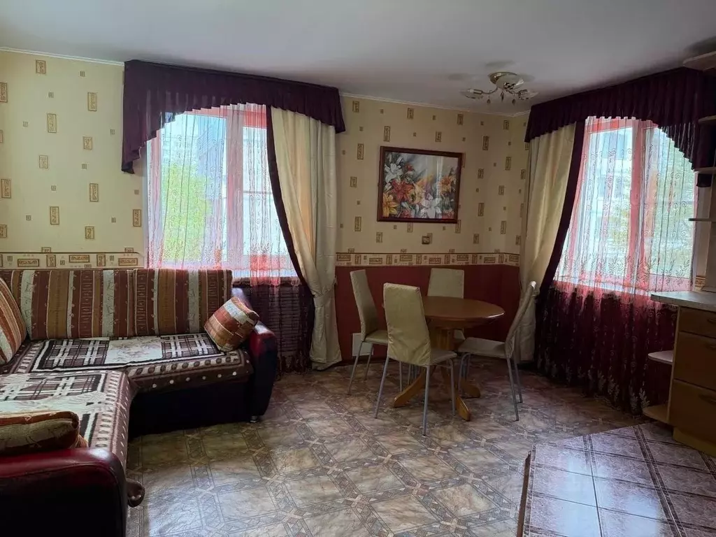 3-к кв. Ленинградская область, Тихвин 5-й мкр, 8 (67.8 м) - Фото 1