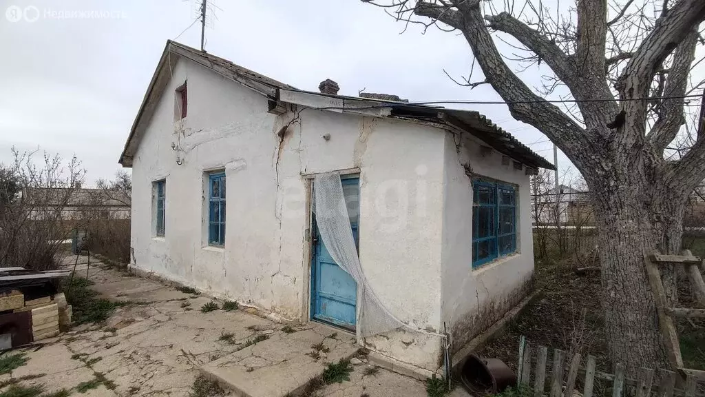 Дом в Сакский район, Митяевское сельское поселение, село Листовое, ... - Фото 2