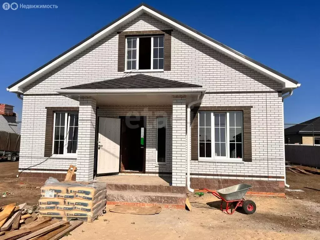 Дом в село Новобессергеневка, Урожайная улица (140 м) - Фото 1