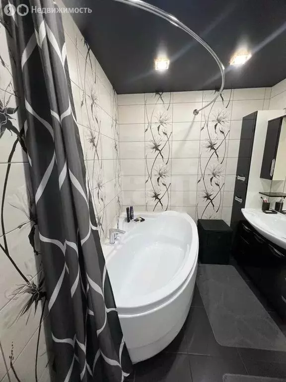 3-комнатная квартира: Ялуторовск, Вокзальная улица, 13 (56 м) - Фото 1