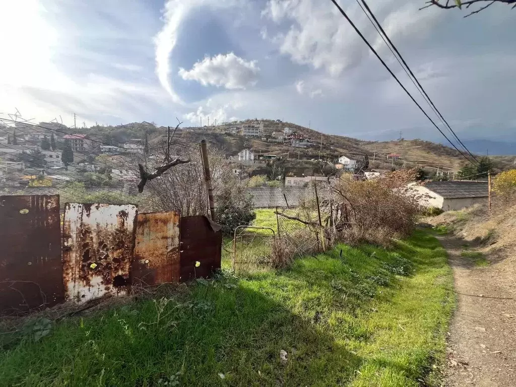 Участок в Крым, Алушта муниципальный округ, с. Малореченское ул. ... - Фото 1