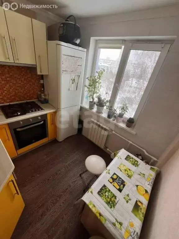 3-комнатная квартира: Омск, микрорайон Звёздный, улица Бережного, 6 ... - Фото 0