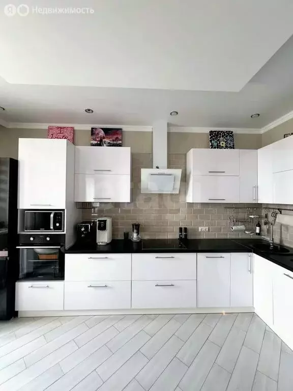 Квартира-студия: Омск, проспект Комарова, 11 (43 м) - Фото 1
