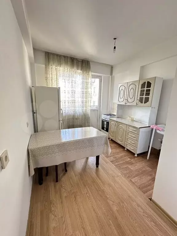 1-к. квартира, 40 м, 4/10 эт. - Фото 1