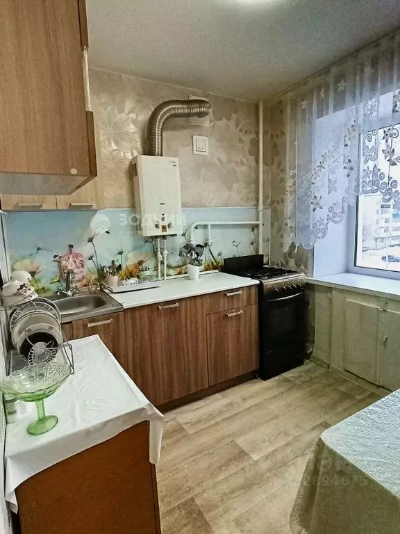 2-к кв. Чувашия, Канаш ул. 30 лет Победы, 3 (43.8 м) - Фото 0