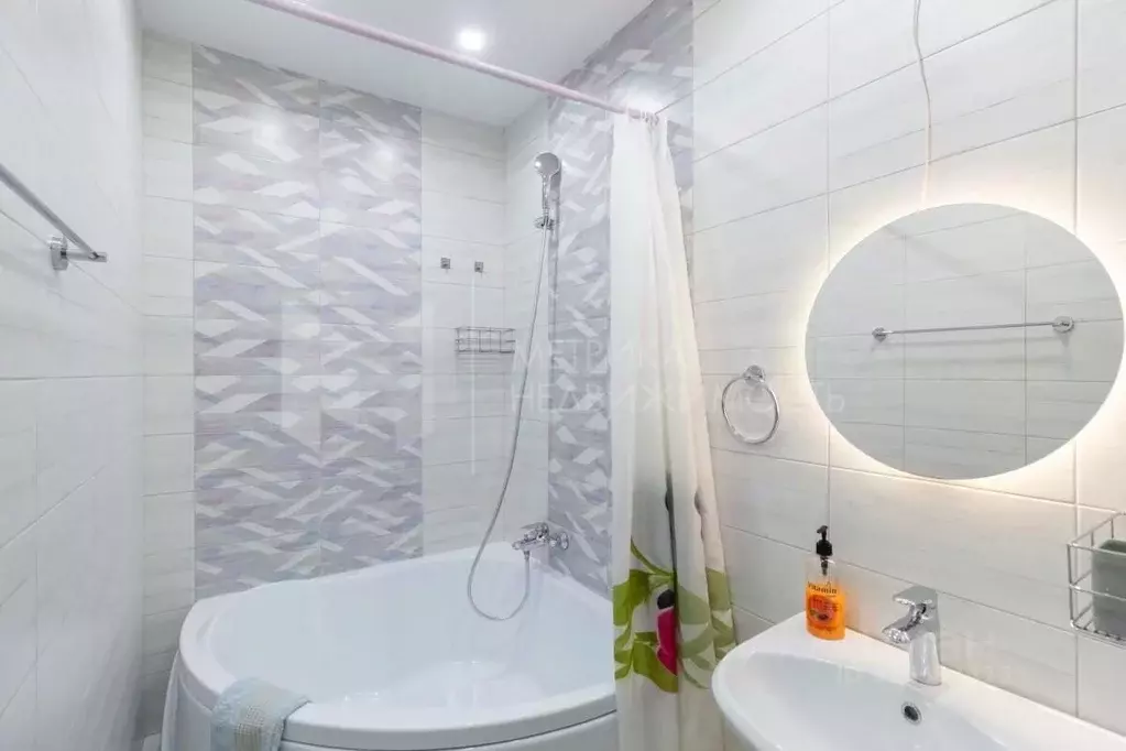 2-к кв. Тюменская область, Тюмень Таврическая ул., 9к4 (64.0 м) - Фото 1