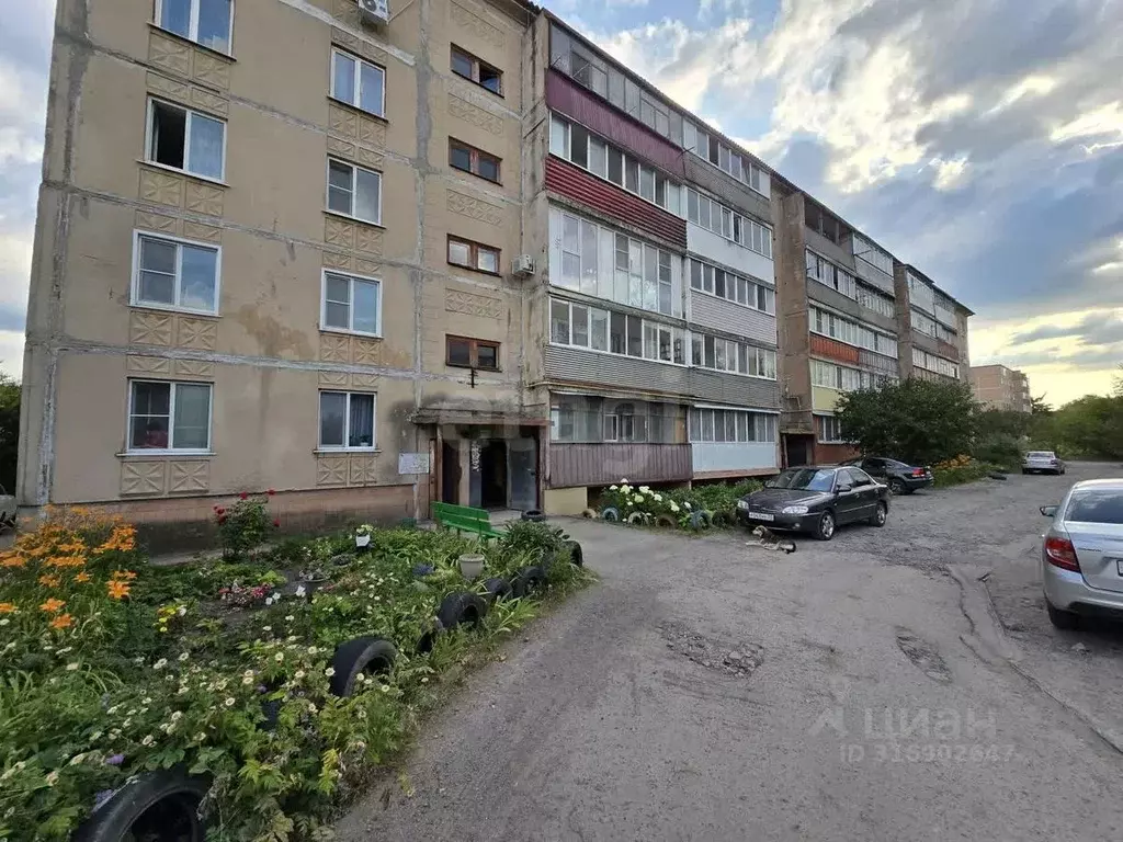 2-к кв. Белгородская область, Валуйки ул. Калинина, 39А (49.0 м) - Фото 1