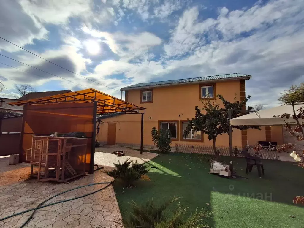 Дом в Астраханская область, Астрахань ул. Набережная реки Царева, 75/1 ... - Фото 1