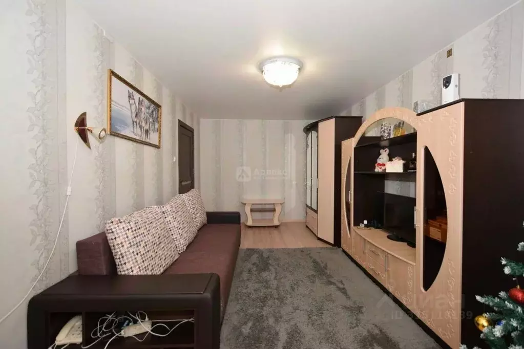 2-к кв. Тюменская область, Тюмень Одесская ул., 44 (50.0 м) - Фото 0