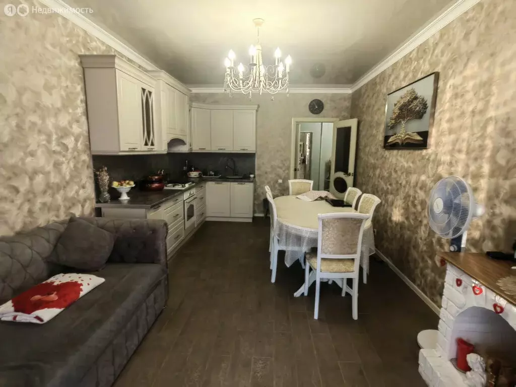 2-комнатная квартира: Владикавказ, улица Генерала Дзусова, 6В (87 м) - Фото 1