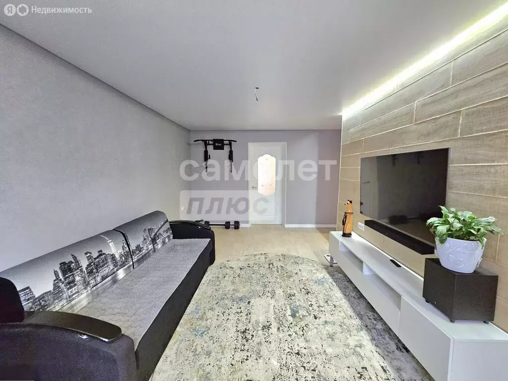 3-комнатная квартира: Октябрьский, улица Академика Королёва, 17 (56 м) - Фото 0