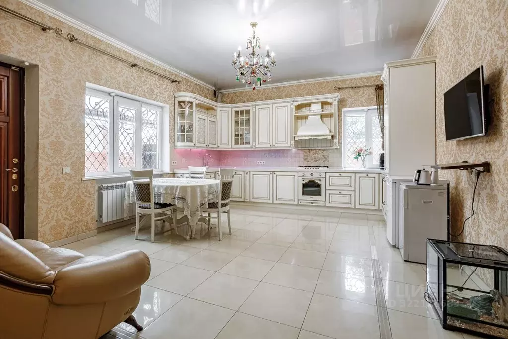 Дом в Краснодарский край, Краснодар ул. Урицкого (240 м) - Фото 1