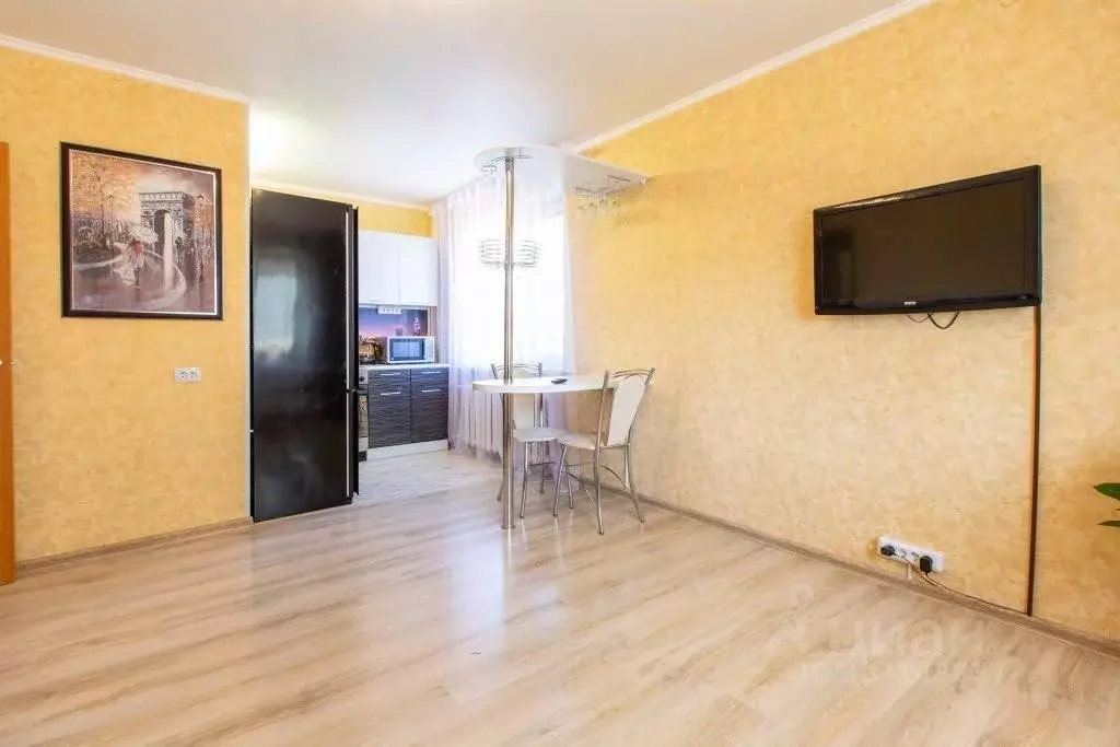 2-к кв. Тюменская область, Тобольск 10-й мкр, 6 (37.0 м) - Фото 1