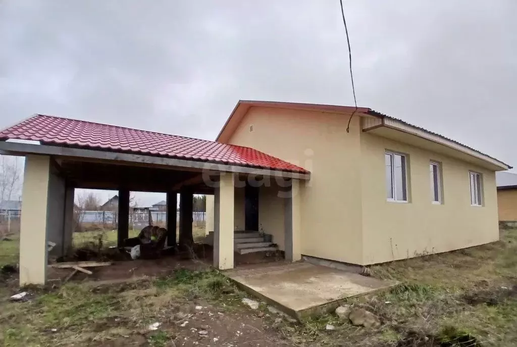 Дом в Башкортостан, Иглинский район, Акбердинский сельсовет, с. ... - Фото 1