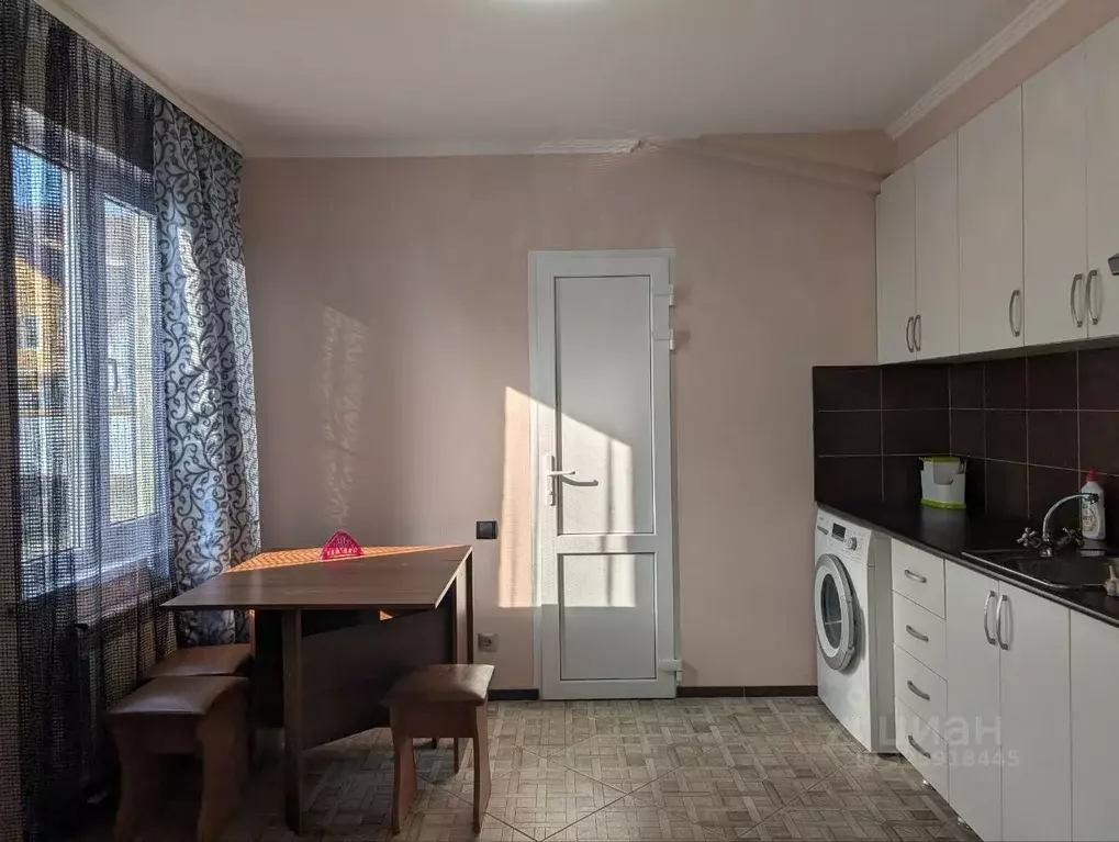 1-к кв. Краснодарский край, Туапсе Железнодорожный пер., 12 (40.0 м) - Фото 2