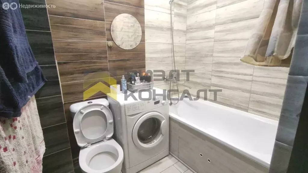 2-комнатная квартира: Омск, 21-я Амурская улица, 28В (50 м) - Фото 1