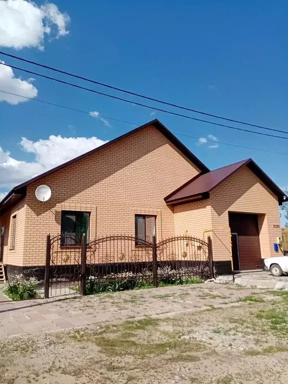 Дом в Оренбургская область, Соль-Илецк ул. Свободы, 22 (100 м) - Фото 0