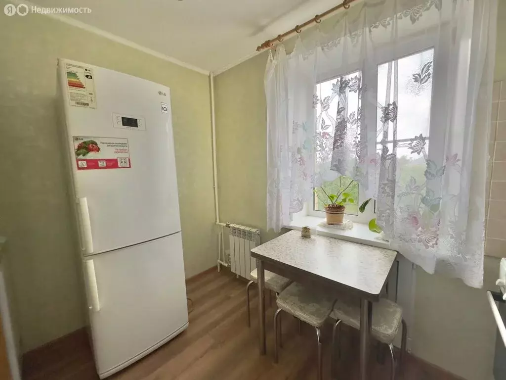 3-комнатная квартира: Серпухов, улица Ворошилова, 115 (57.3 м) - Фото 1