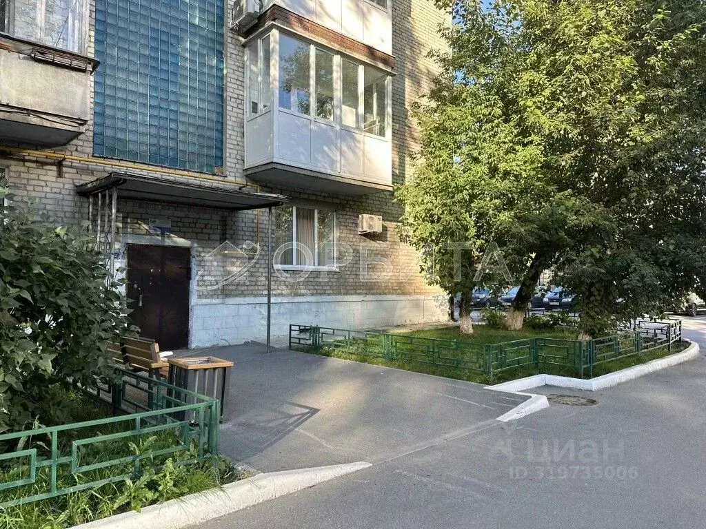 2-к кв. Тюменская область, Тюмень ул. Хохрякова, 32 (61.7 м) - Фото 1