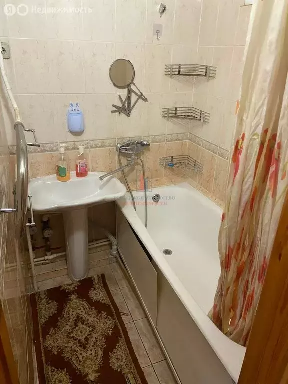 3-комнатная квартира: посёлок Большевик, улица Ленина, 48 (64 м) - Фото 1